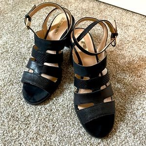 Like new,  Tahiti sandals, black size 6 1/2